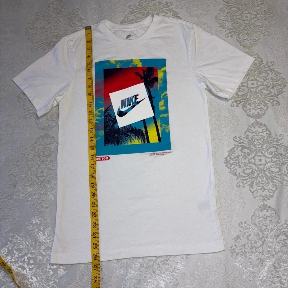Nike The Nike Tee White Graphic Tee Size XS